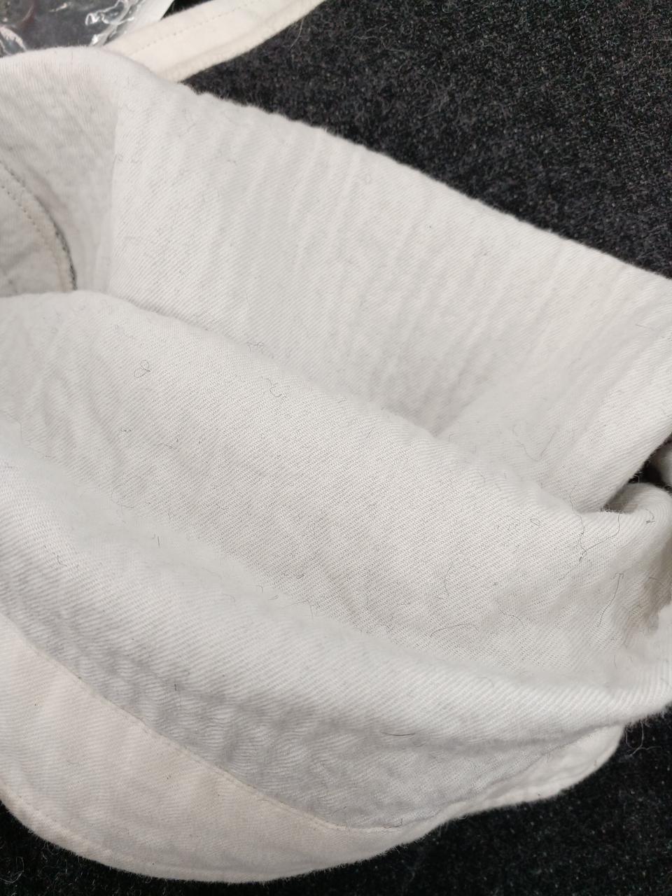 パンツ内側は全体的に毛の付着あり