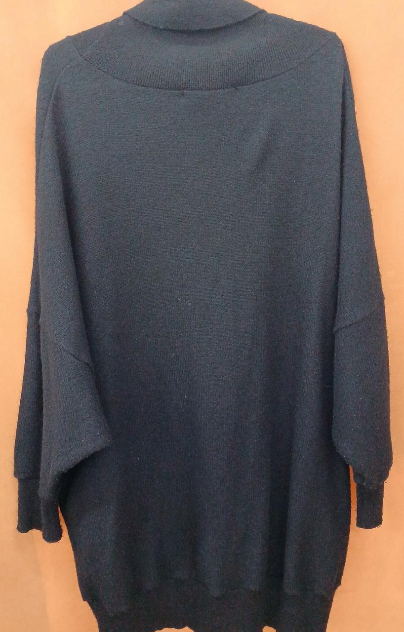 全体的に毛玉多く、少し毛の付着もあり