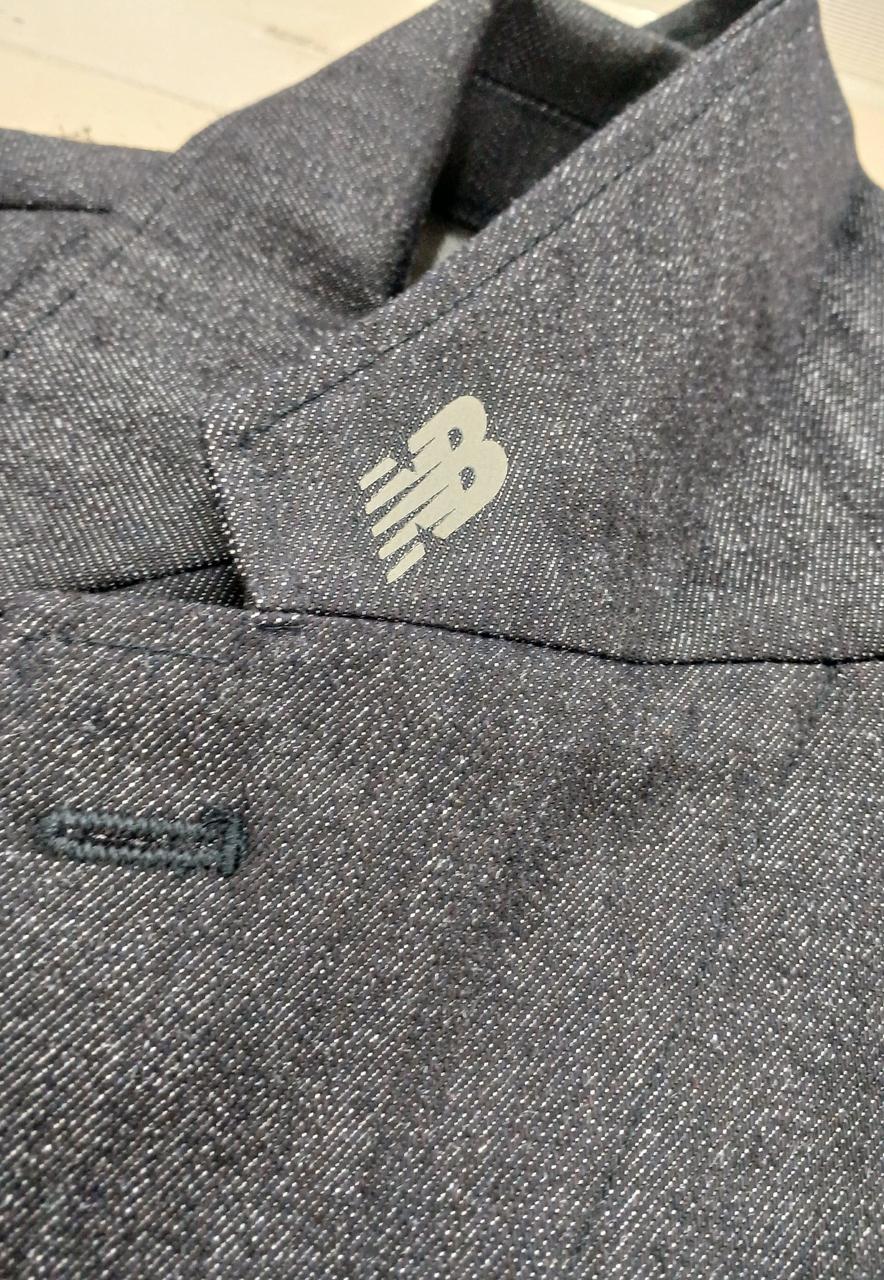 左襟裏にロゴあり