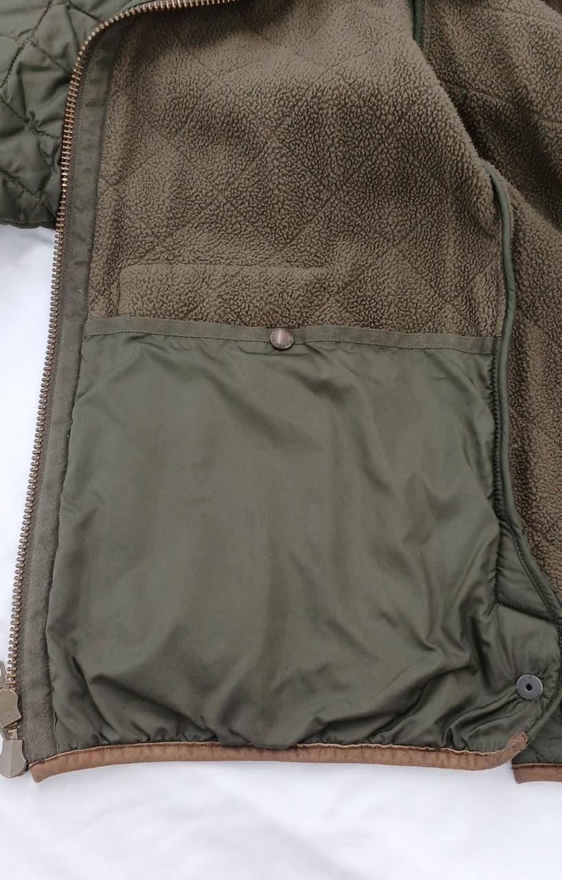 右側の内側です
大きめポケットあり