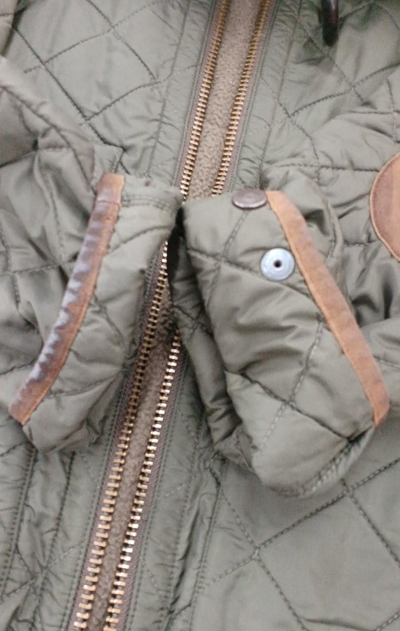 袖の内側のスエードにダメージあり