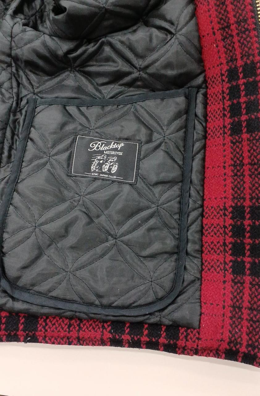 左内側にポケットあり