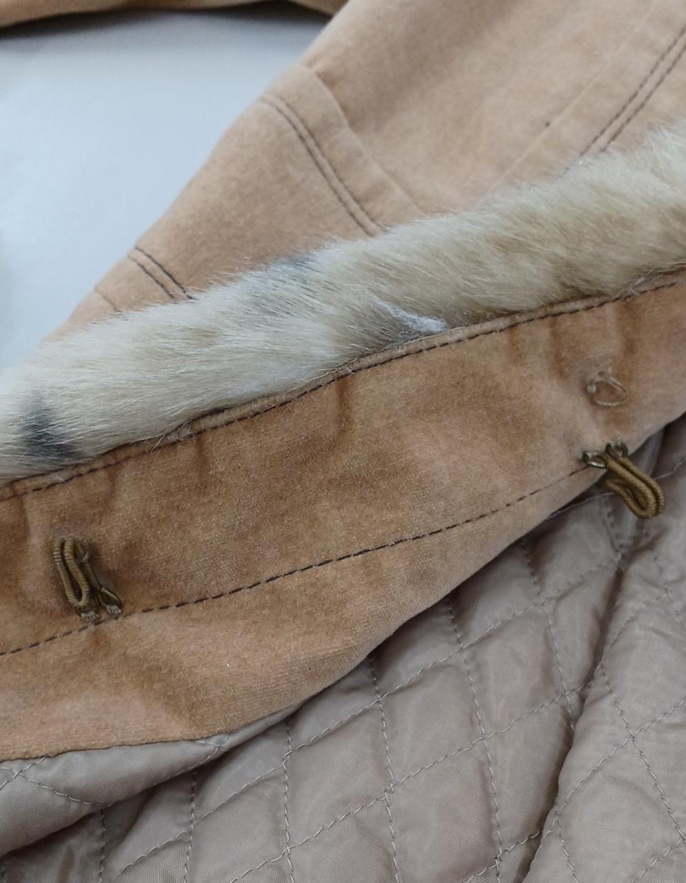 右側下から2番目のフックに糸の外れあり