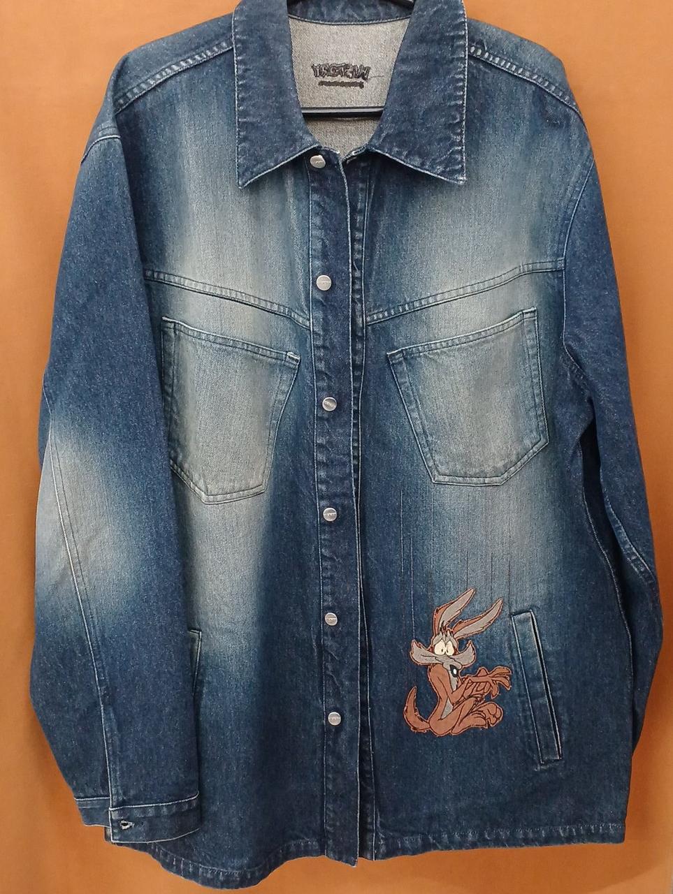 左右の胸と
下部も左右にポケットあり