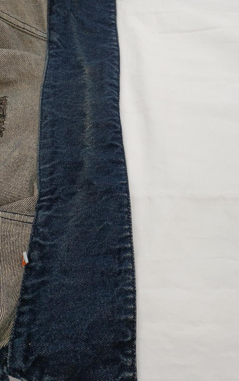 襟の内側、日焼けのような跡あり