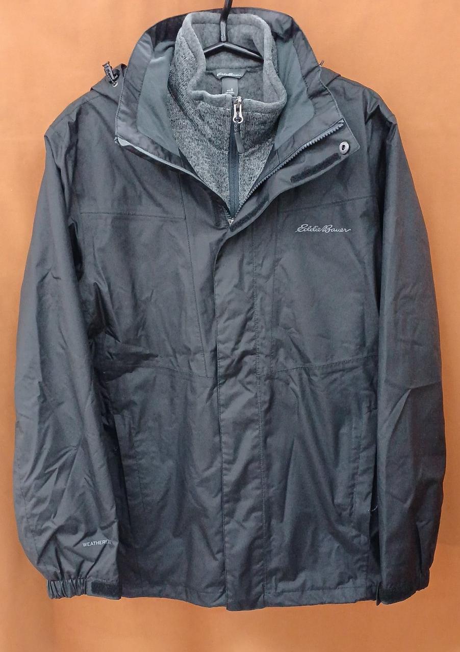 黒のナイロンはリップストップ生地を採用