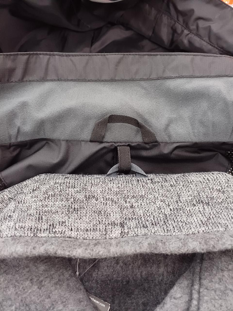 首元で2枚を繋げることができます