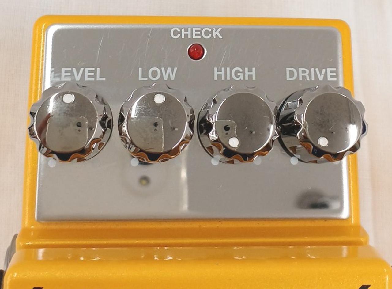 フロント上部に傷あります。