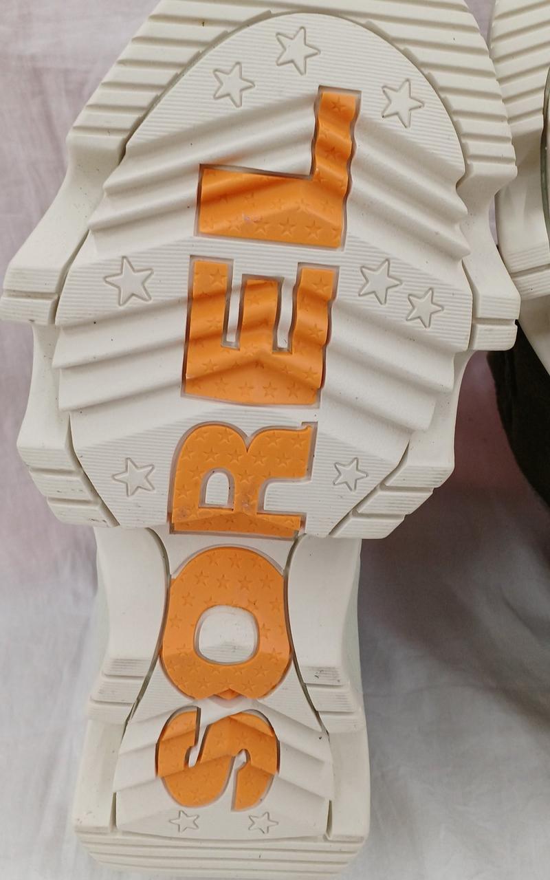 左右共に靴裏側に少し汚れあります