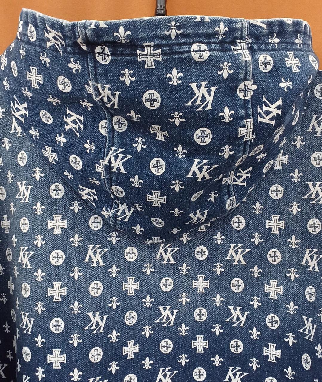 3枚パネルの立体的なフード