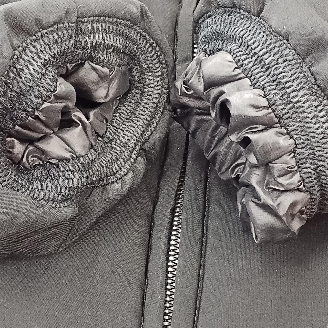 メッシュの部分に汚れ又は色あせあり