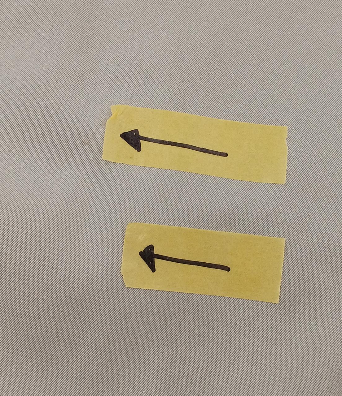 左袖後ろ側です