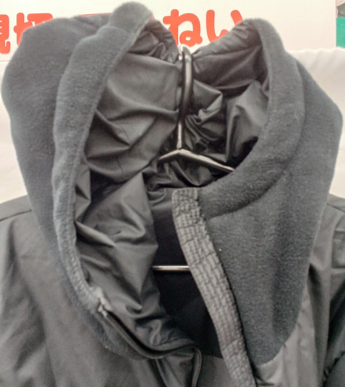 フード裏側はフリースです。