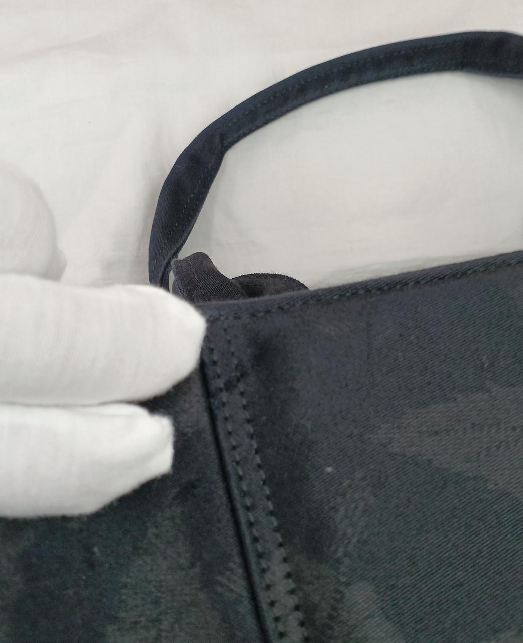 底面に引っかけた跡があります