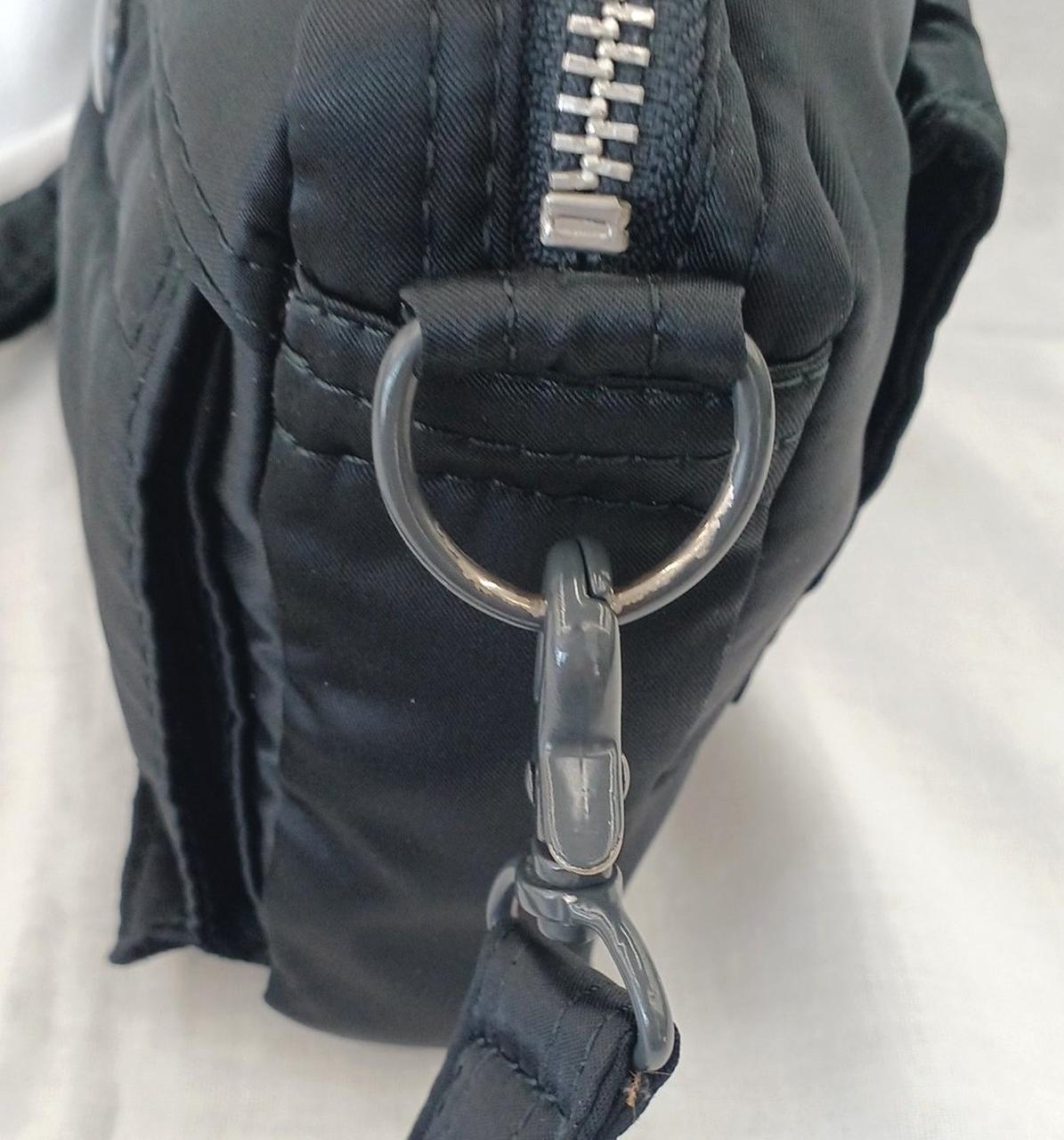金具にメッキ剥がれがあります。