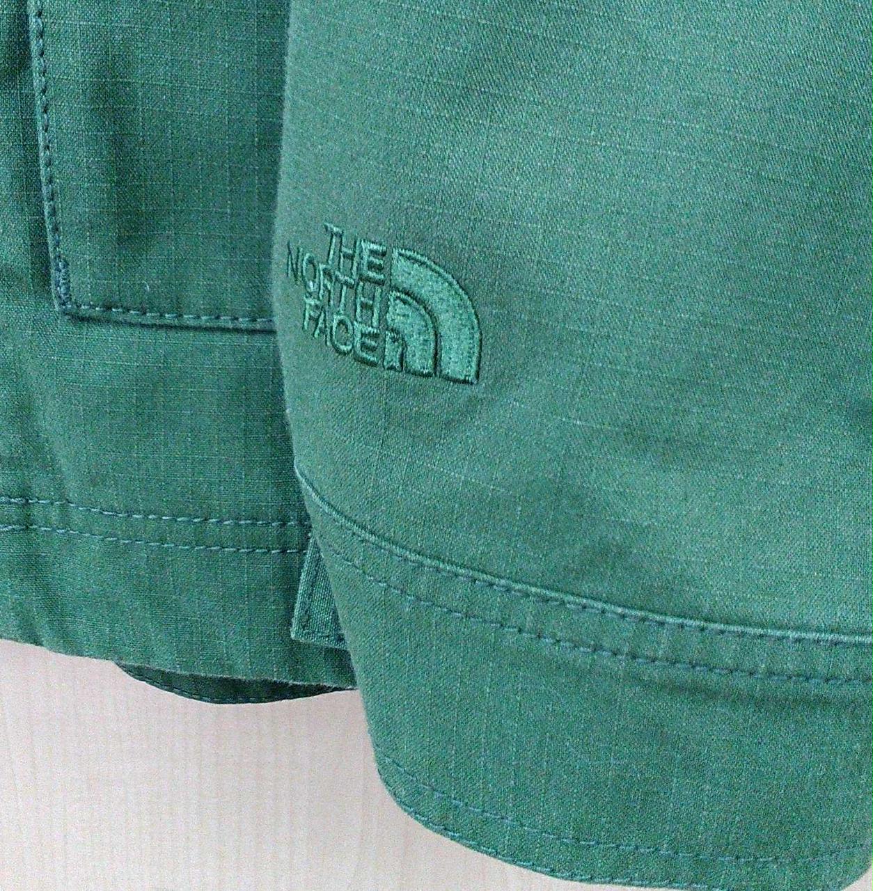 左側そでロゴマーク