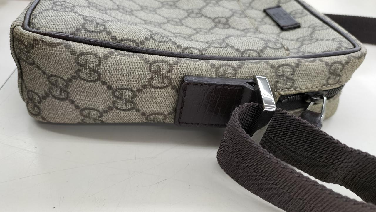 正面右側  ベルト金具