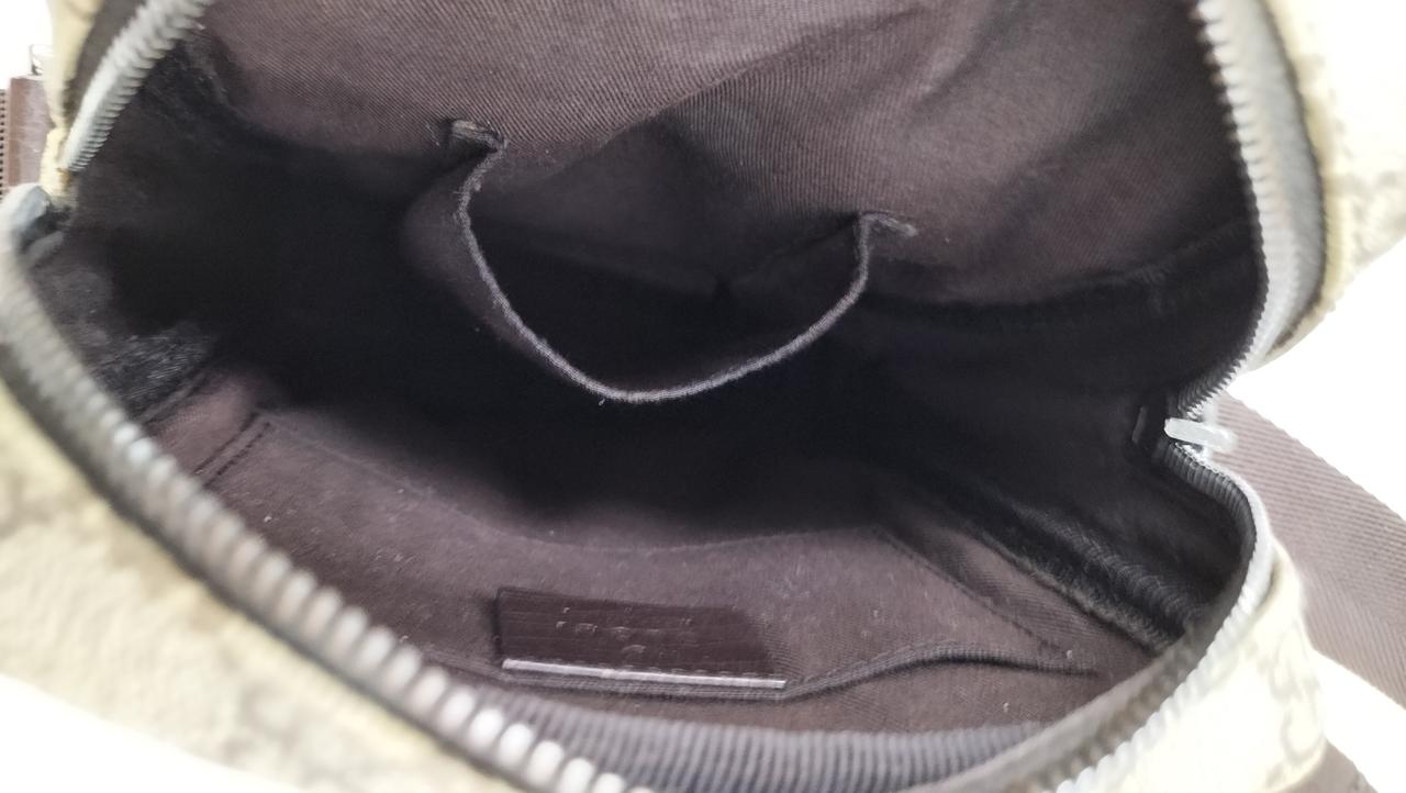 中央オープンポケット小内部