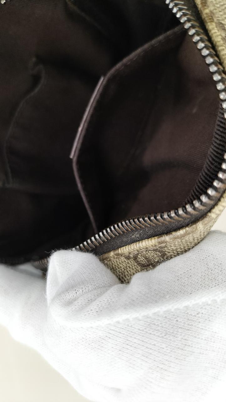 ロゴマーク側オープンポケット内部