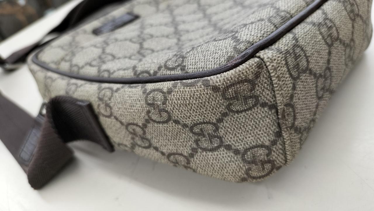 目立つ大きなシミ無し 全体的に汚れあり