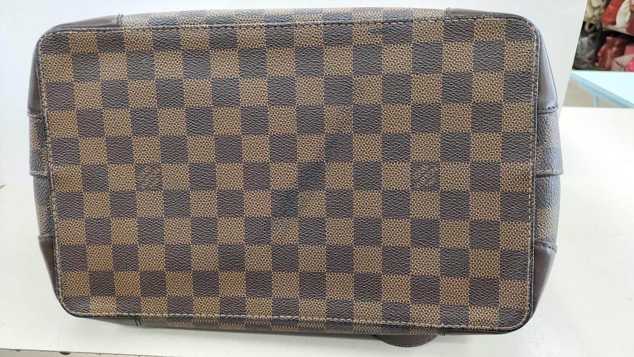 底面 に斜め線シミあり