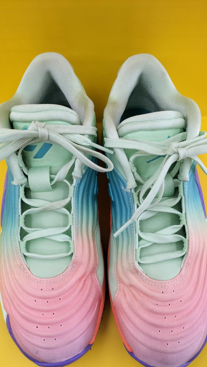 上面シューレースや履き口面の汚れあり