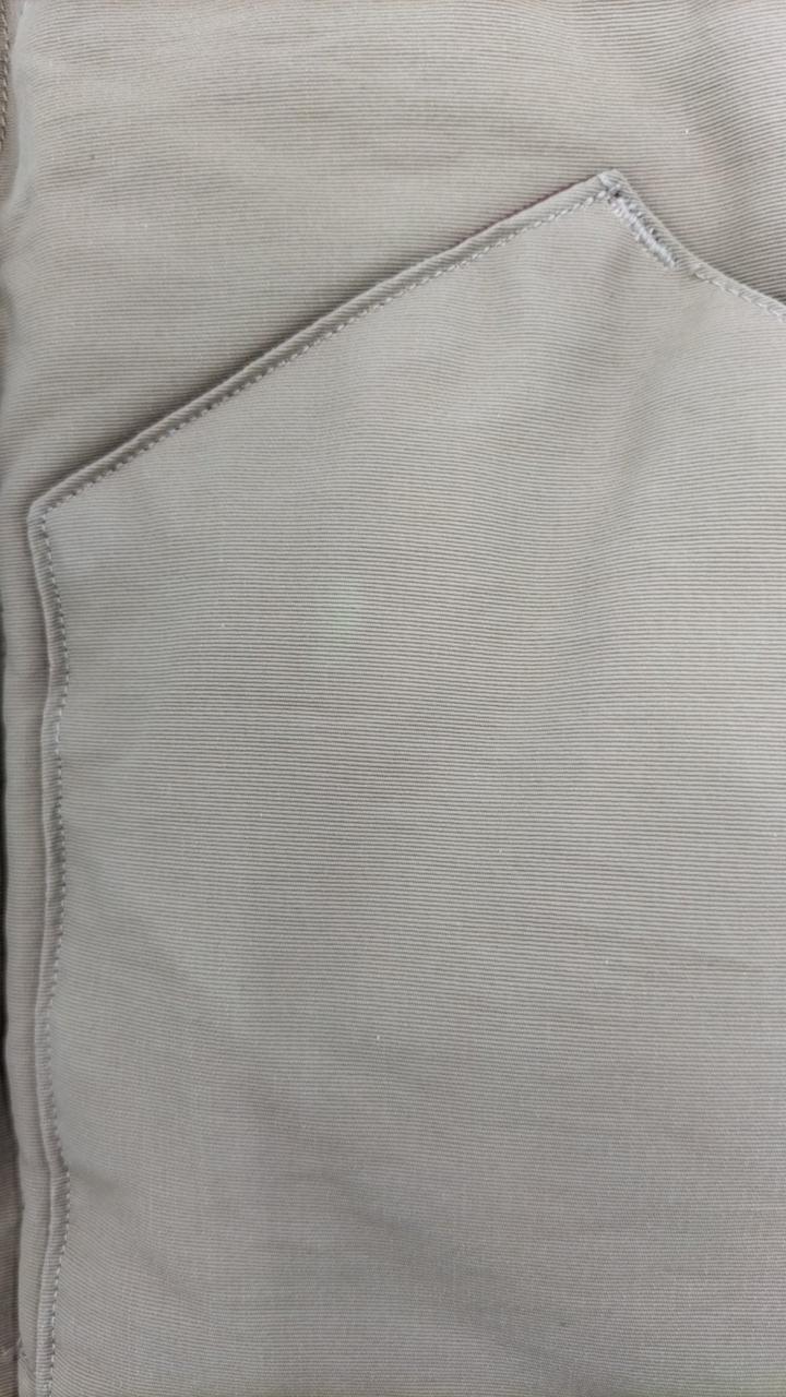 左ポケット部分に色落ち箇所あり