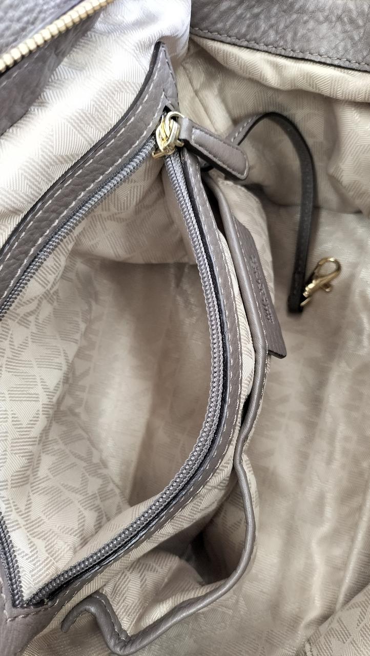 ファスナーポケット×1