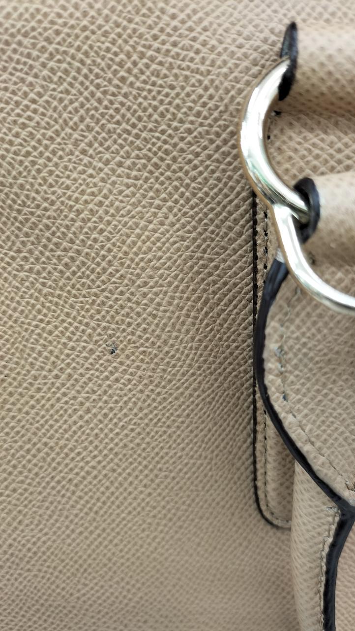 反対側黒シミあり