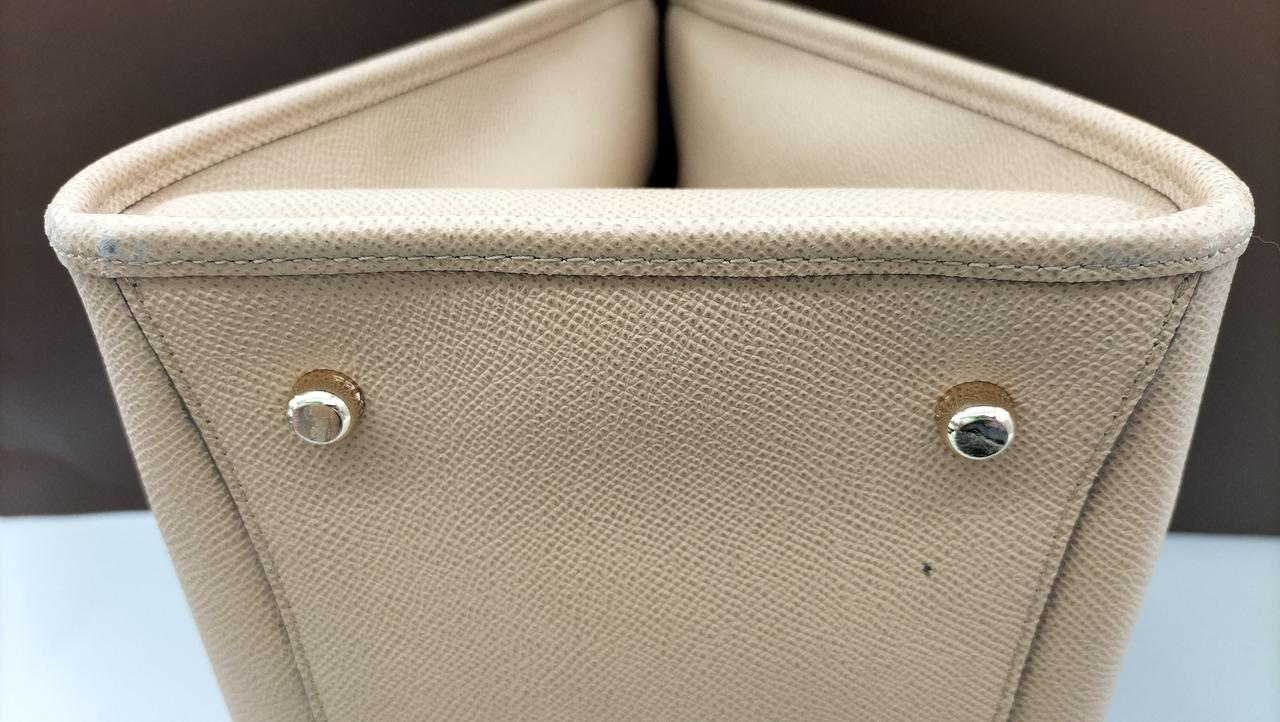 片側の角スレ▪️黒シミあり