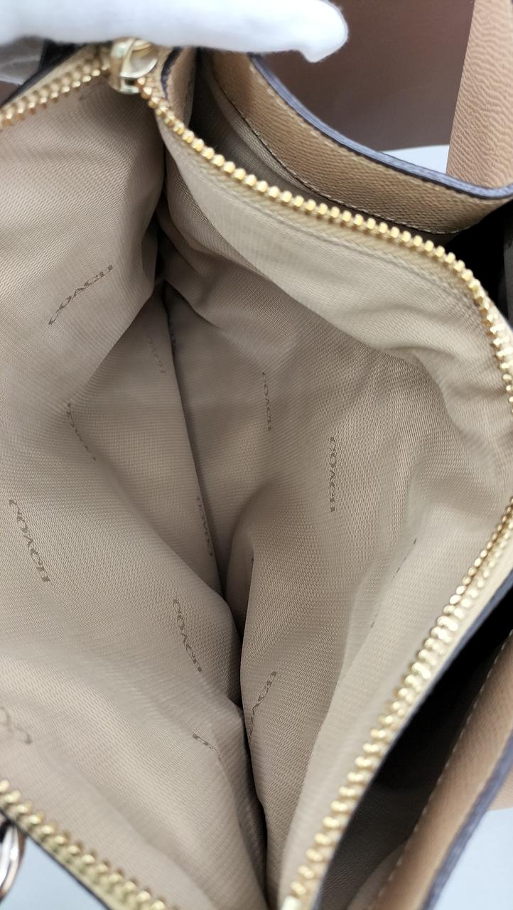 後側ファスナーポケット内部