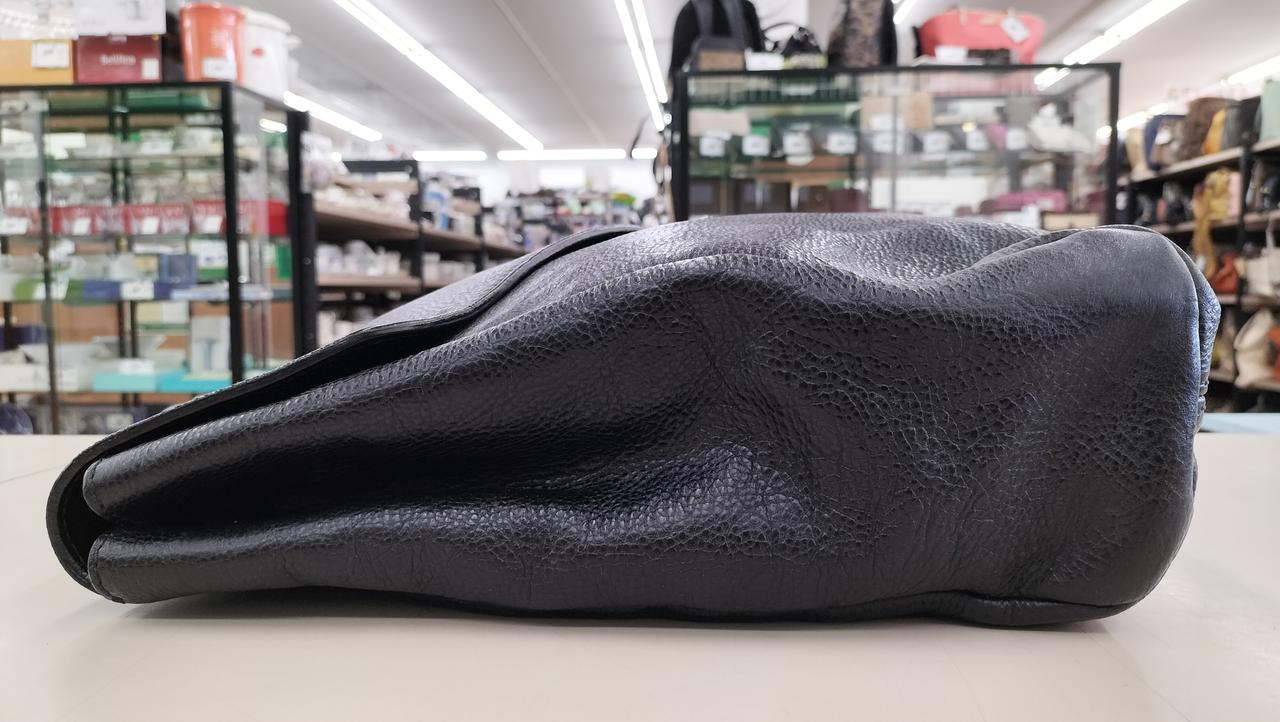 正面左側端型崩れあり