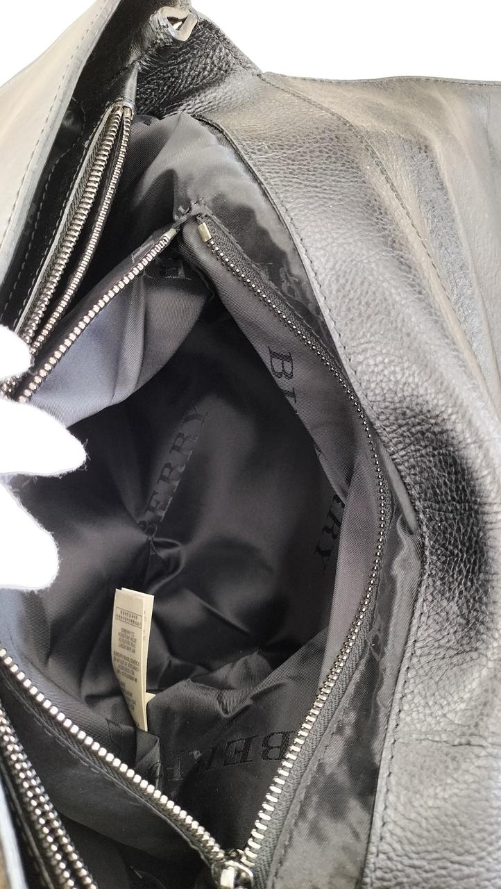 内側ファスナーポケット内部