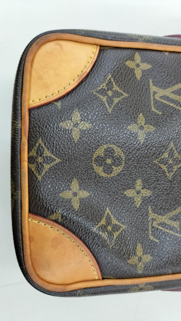 裏ヌメ革シミあり