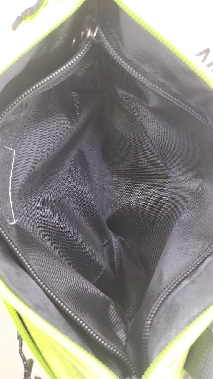 内側ファスナーポケット内部