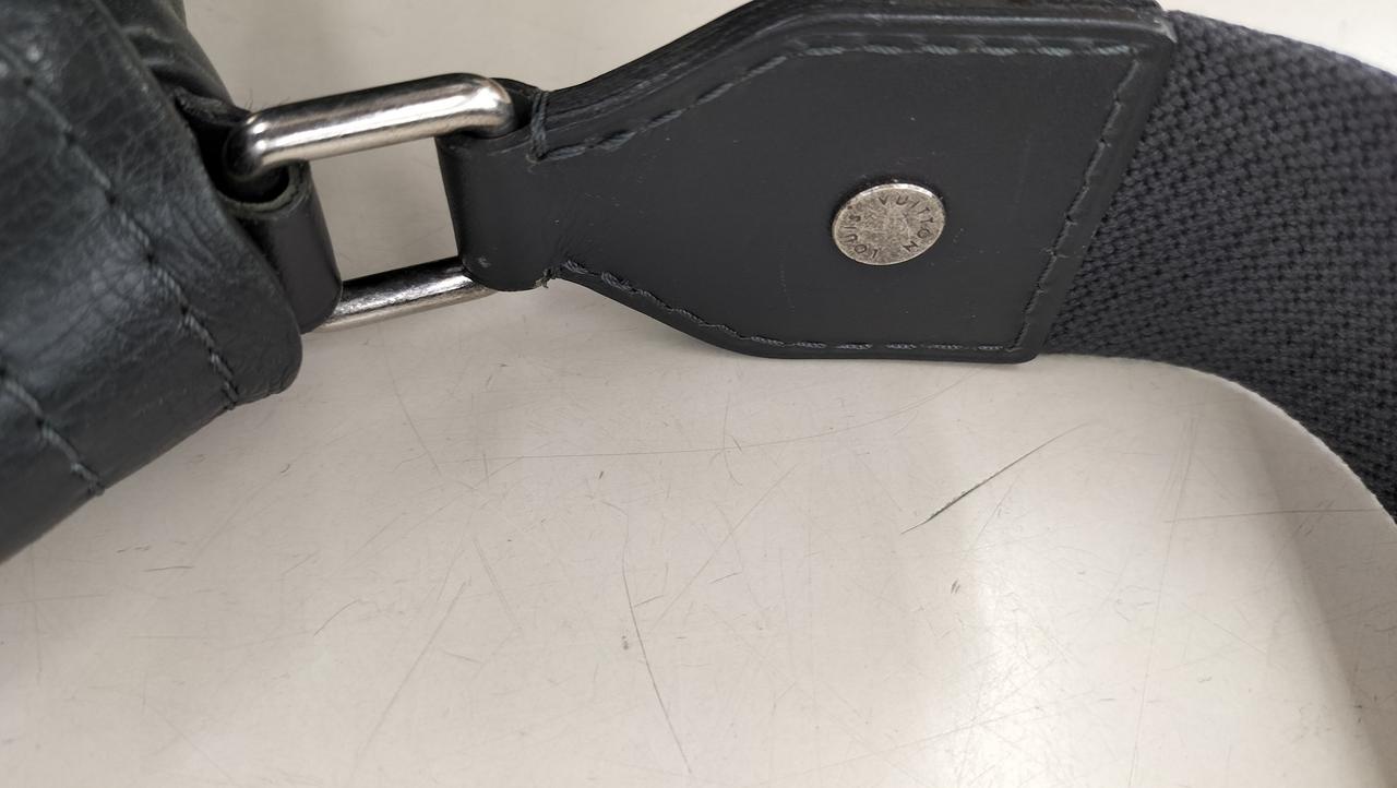 正面左側ショルダー金具部分サビあり