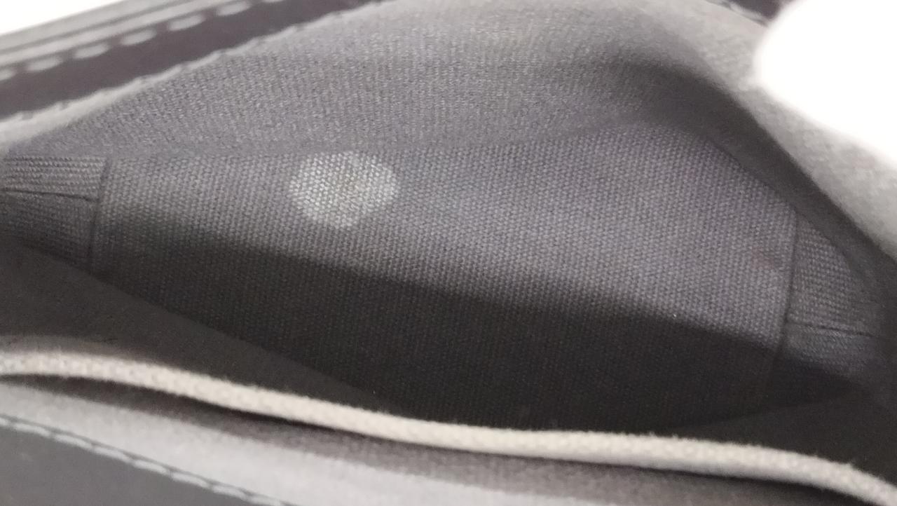 中の生地底面にシミあり
