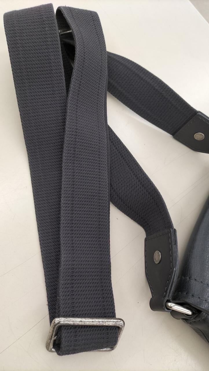 ショルダー金具部分サビやベルト色褪せあり