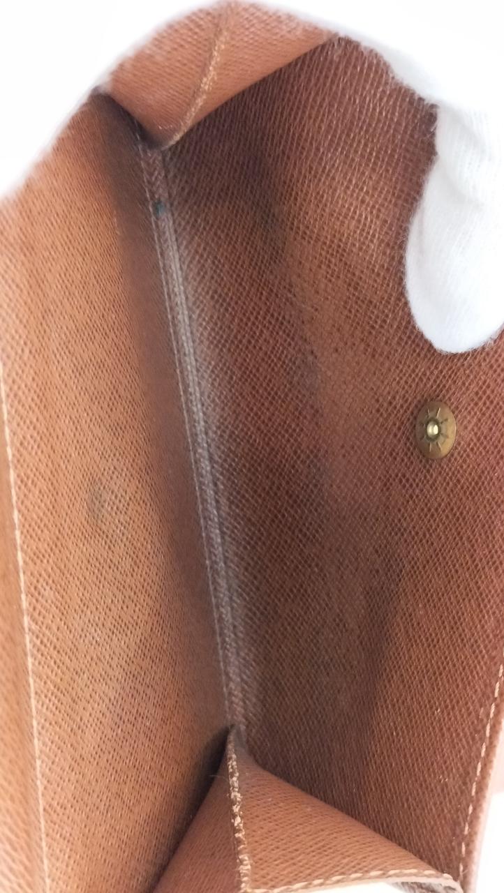 ボタン開閉ポケット内部 黒ずみ汚れあり