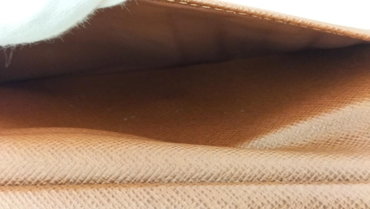 カード後ろ側オープンポケット内部状態良い