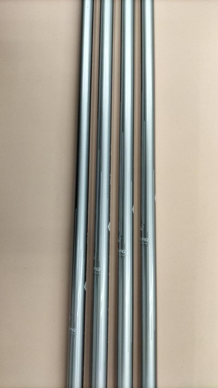 アイアン4本の柄部分