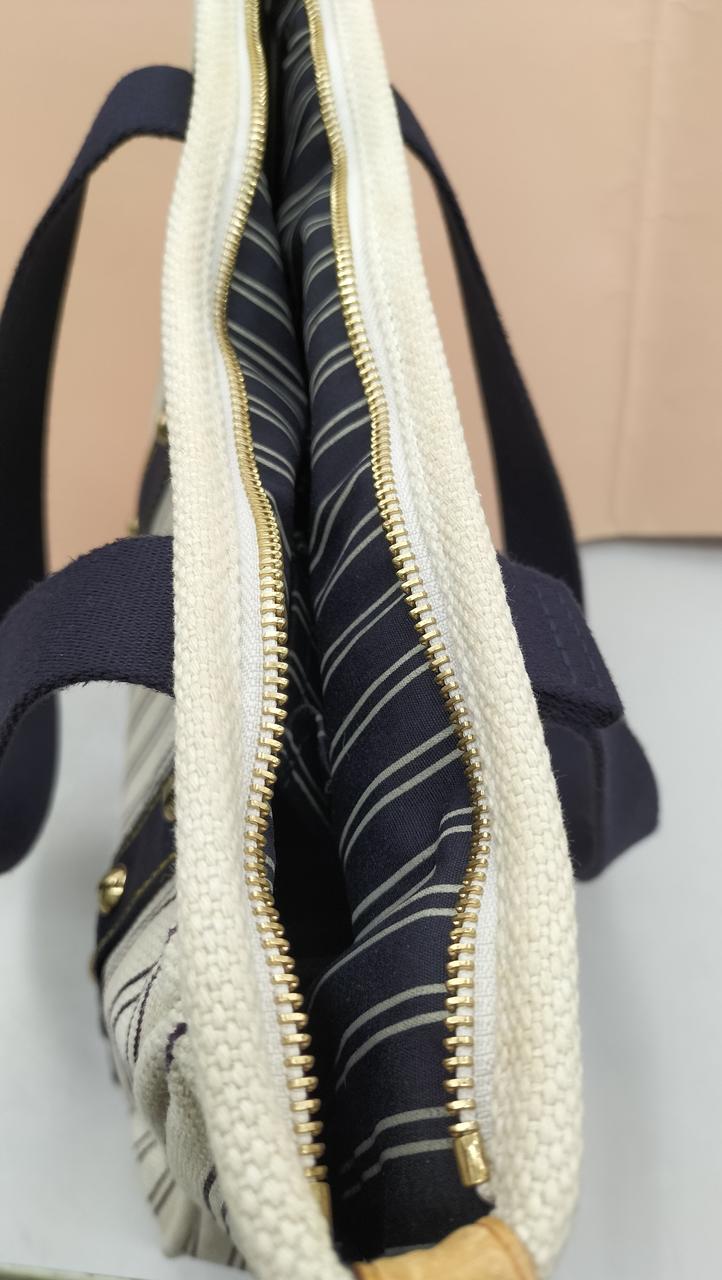 ファスナー開閉生地シミあり