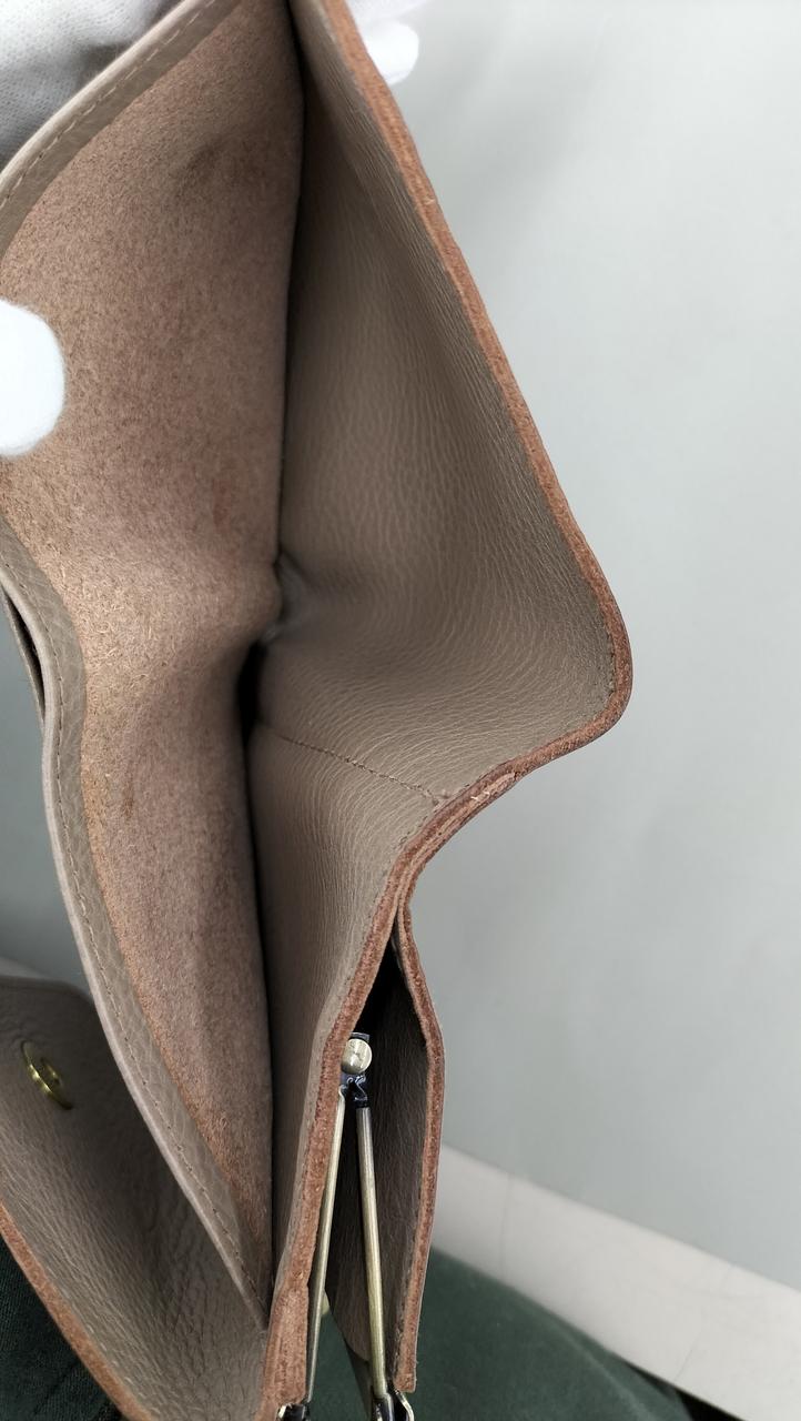 ①札入れ内部汚れあり