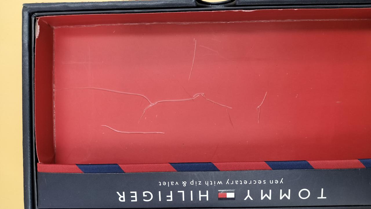 外箱破れあり 汚れあります。