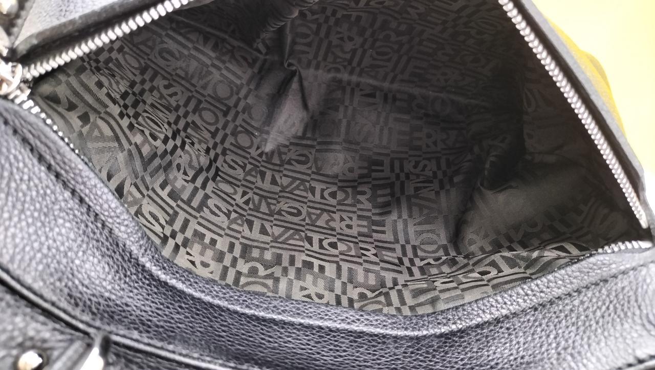 後面ファスナーポケット内部