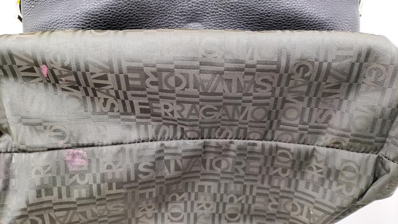 バッグ内部底面ナイロン生地汚れあり