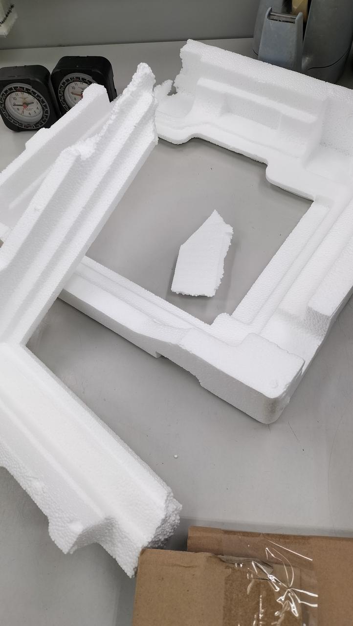 保護発砲、割れ、崩れあります。