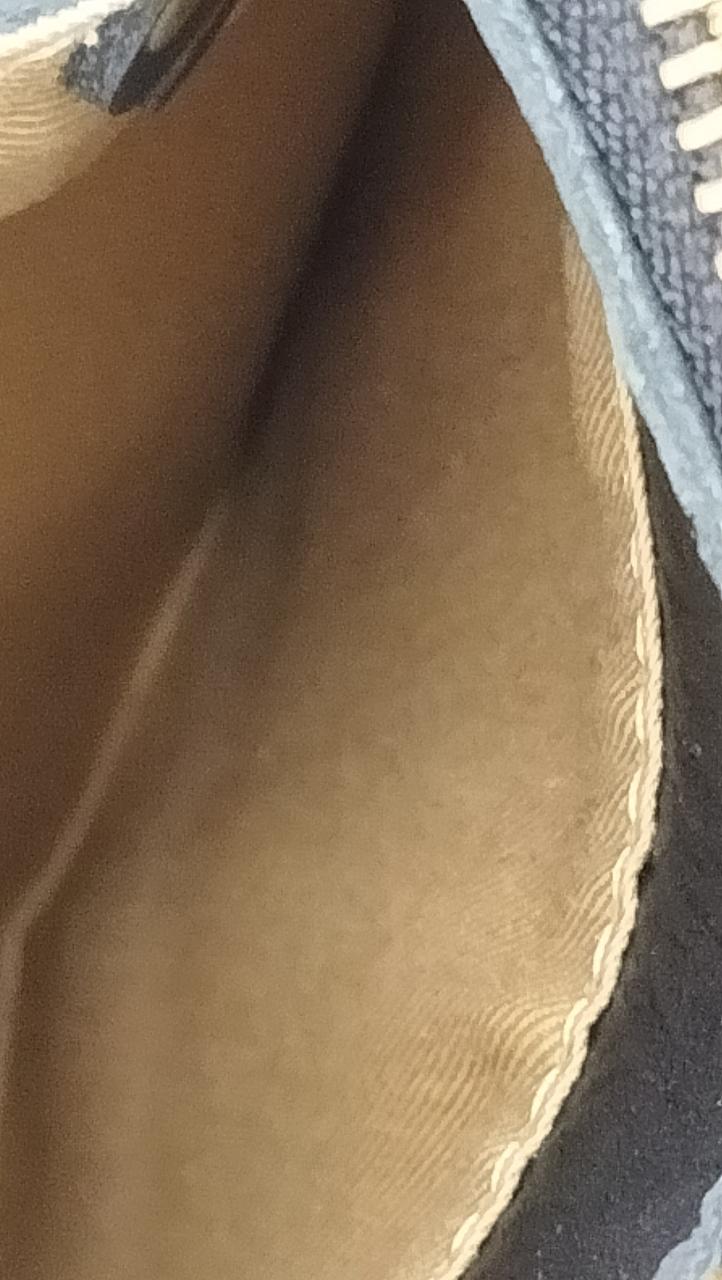 正面オープンポケット内部