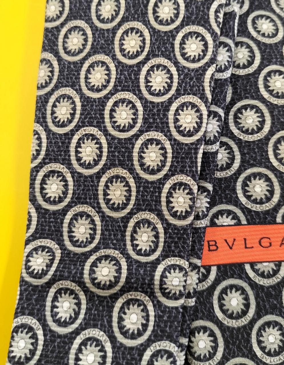 若干黄ばみあります。