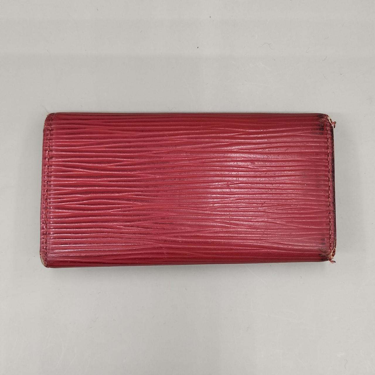 全体的に汚れ型崩れあり。